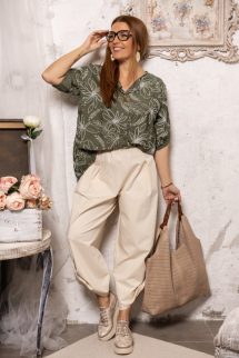 Mintás blúz , dekoratív gombbal - khaki