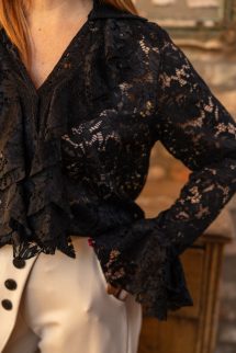 Csipkézett , zsabós blúz - fekete