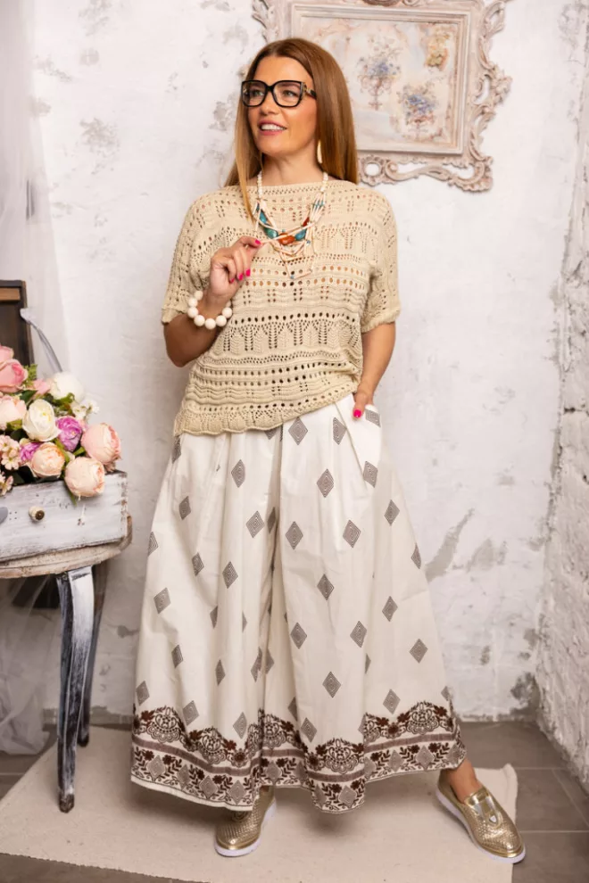 Hullámos , horgolt jellegű felső - barna