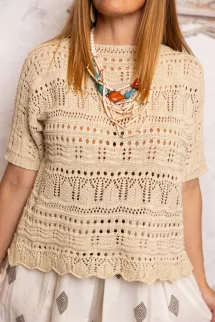 Hullámos , horgolt jellegű felső - barna