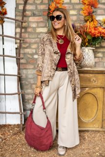 A - vonalú, sliccelt aljú felső - bordó