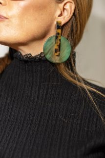 Csipkével díszített felső - fekete