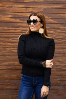 Csipkével díszített felső - fekete