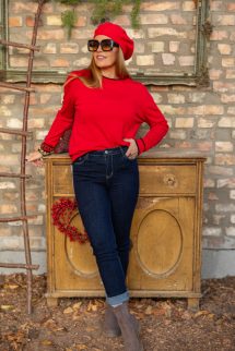 Piros felső , fekete szegéllyel