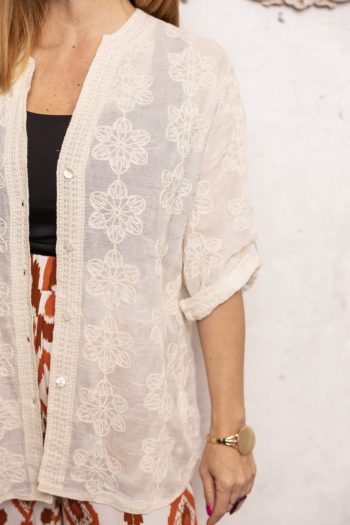 Hímzett virágos blúz