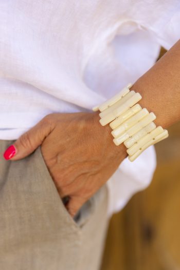 Dekoratív bézs karkötő 