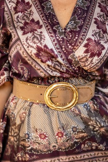 Szegecselt arany csatos velúr öv - bézs 