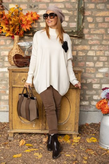 Nagyvirágos pulóver - krém 