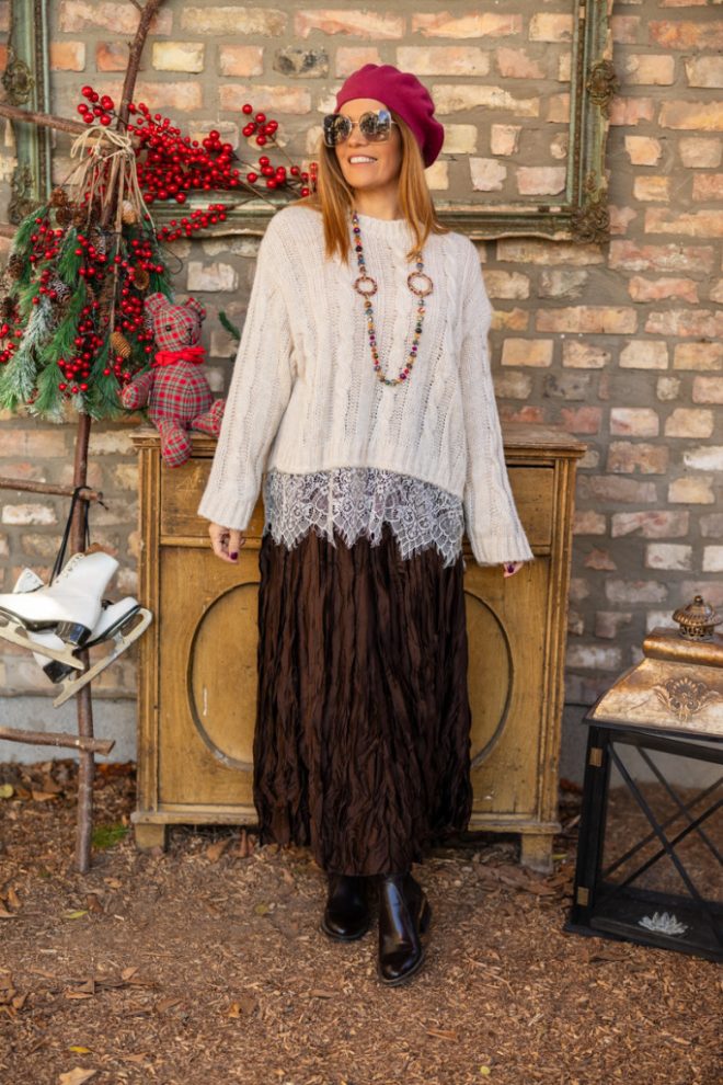 Csipkével extrázott pulóver - bézs 