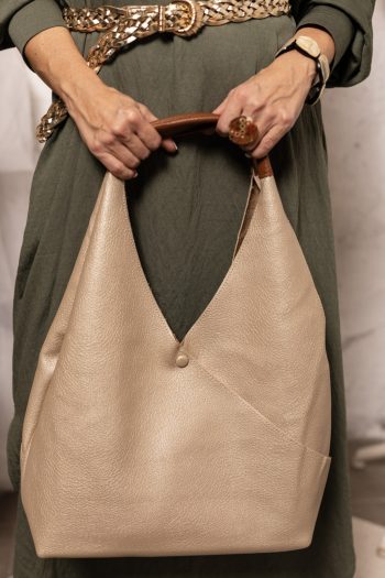 Minimalista gombos válltáska - barna pánttal - rosegold