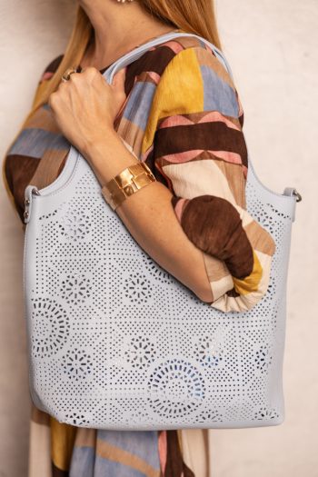 Áttört mintás táska - kék