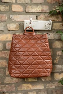 Steppelt jellegű extra háti táska - barna