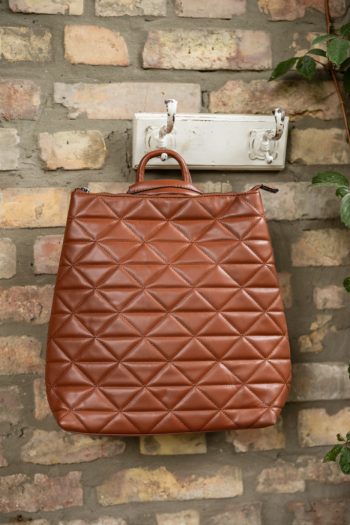 Steppelt jellegű extra háti táska - barna